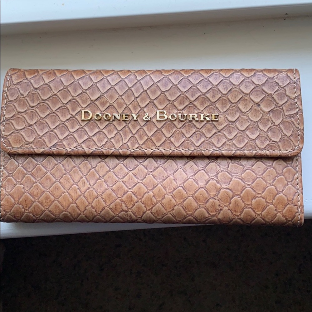 Dooney & Bourke wallet